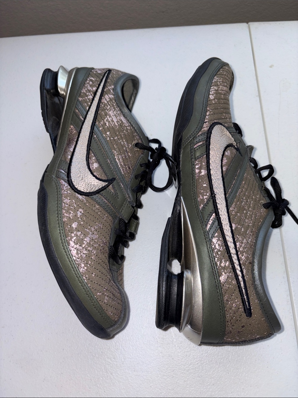 Nike Shox O’Vida Sneakers, size 10 - Picture 3 of 5